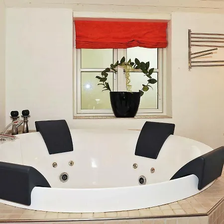 Semesterbostad Fantastic Holiday In Jutland With Whirlpool